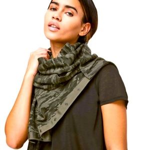 Lululemon Vinyasa Scarf *Cotton
Evergreen Camo Green Multi